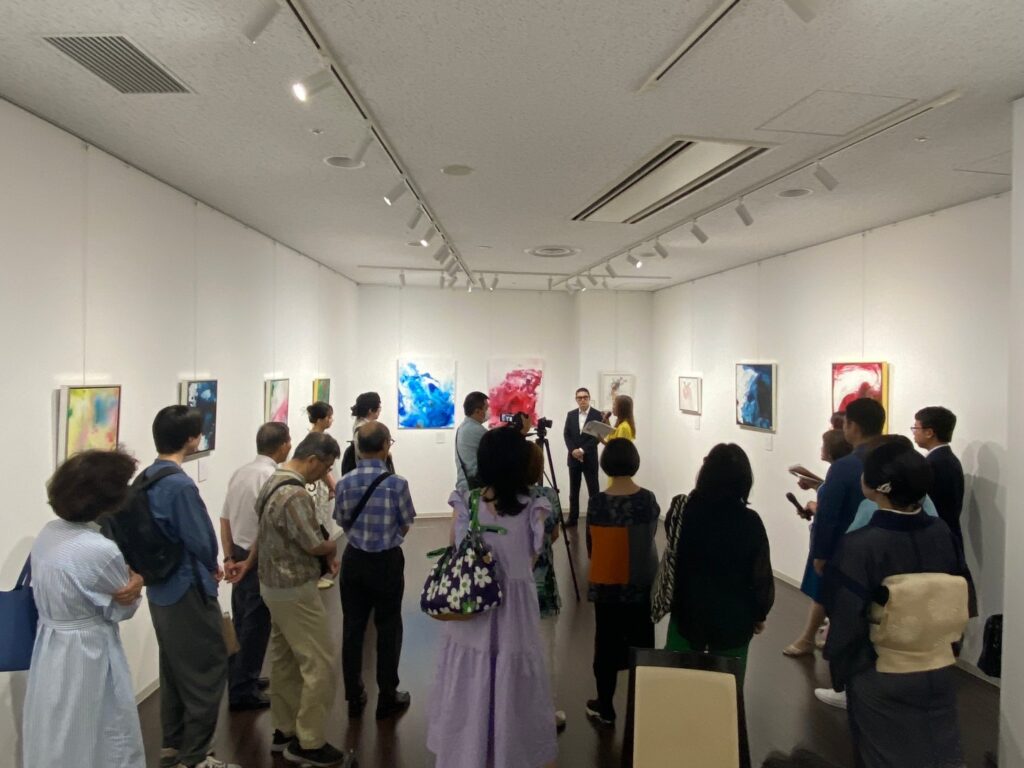 台灣新銳藝術家朱先仙Chu Hsien-Hsien日本初展大成功  展出作品幾被收藏一空